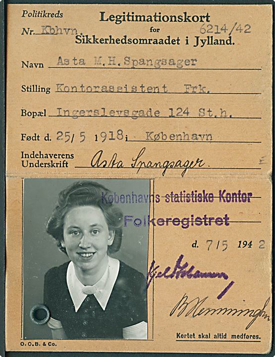 Legitimationskort for Sikkerhedsomraadet i Jylland udstednt til kvinde d. 7.5.1942 og stemplet: Københavns statistiske Kontor / Folkeregistret.