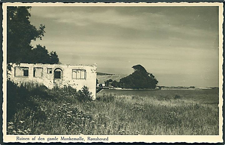 Ruinen af den gamle Munkemølle, Rønshoved. Fotograf H. Ingwersen u/no. Fotokort. 