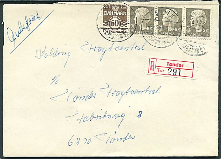 50 øre Bølgelinie og 100 øre Margrethe i 3-stribe på anbefalet brev annulleret med parentes stempel Tønder (Jejsing) d. 6.3.1976 til Tønder. Urent åbnet.