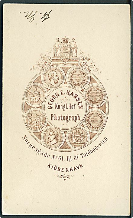 København, Børsen. Kabinet foto 6x10 cm på kort fra Kgl. Hoffotograf Georg E. Hansen (1833-1891) med atelier Norgesgade 61 hj. af Toldbodveien. (Adresse benyttet i årene 1865 til 1880).