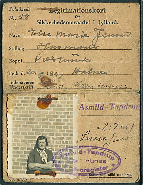 Legitimationskort for Sikkerhedsomraadet i Jylland med foto udstedt ved Asmild-Tapdrup kommune d. 2.7.1941.