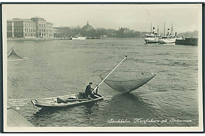 Norsfiskare (Smelt Fisker) på Strømmen, Stockholm. Harald Olsens no. 88. Fotokort. 