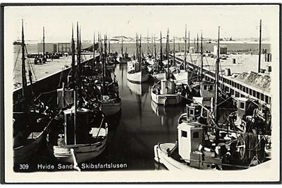 Parti fra skibsfartslusen i Hvide Sande. N.P. Holm no. 309.