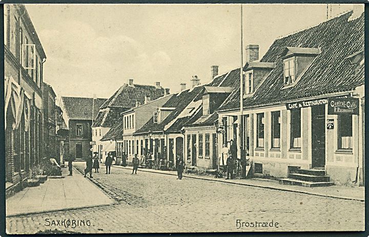 Saxkjøbing, Brostræde med “Central Café”. J. Lund no. 14421. Kvalitet 9