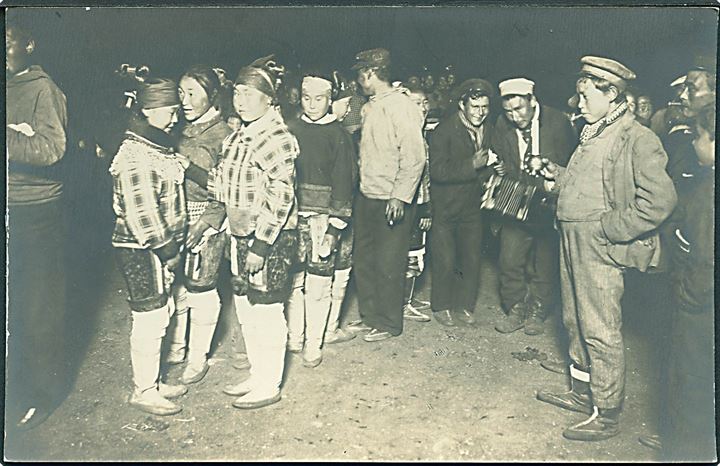 Arsuk, Dansemik ca. 1910. Fotokort u/no. Kvalitet 7