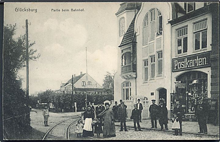 Tyskland, Schleswig. Glücksburg ved banegården med “Postkarten” forretning. W. Heesch u/no. Kvalitet 9