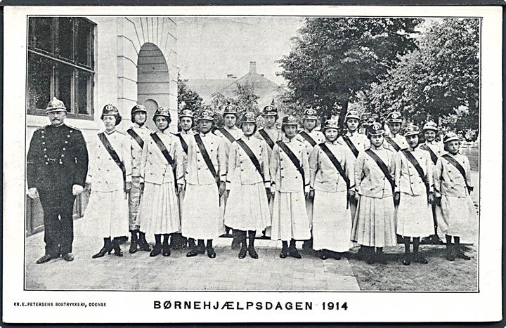 Odense, Børnehjælpsdagen 1914. Kvindelige betjente. Kr. E. Petersen u/no. Uden adresselinier. Kvalitet 8