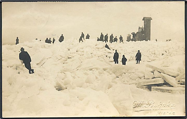 Nyborg, isskruninger på Knudshoved under isvinteren i februar 1922. M. Behnke u/no. Kvalitet 8