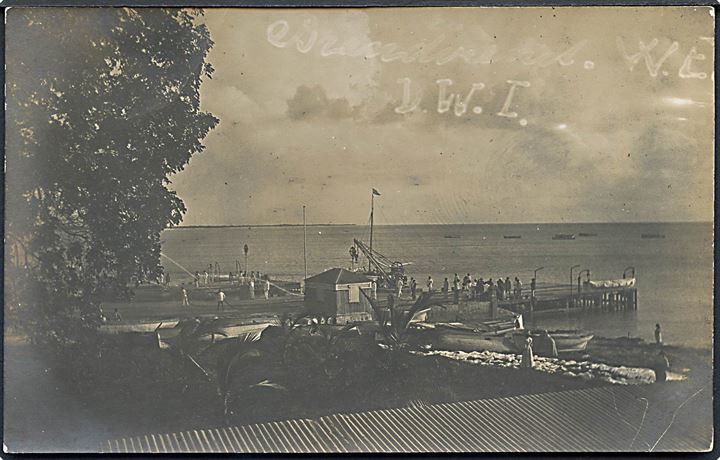 D.V.I., St. Croix, Frederiksted. Brandøvelse på havnen. Fotokort dateret d. 12.10.1914. U/no. Kvalitet 7