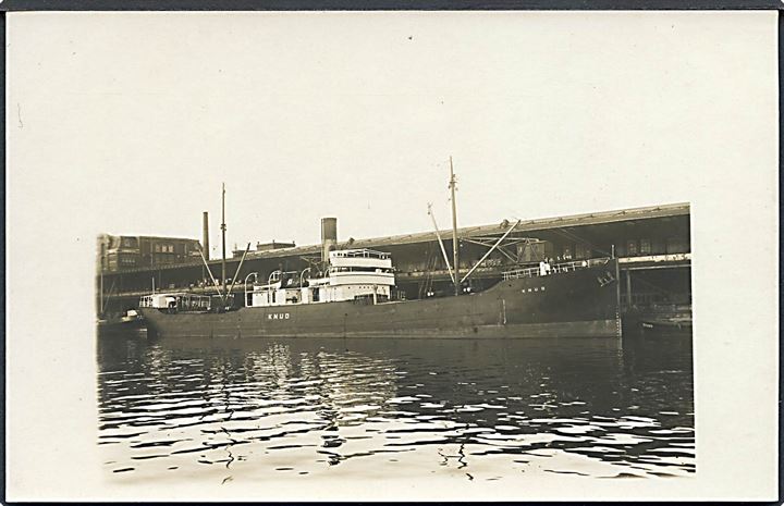 “Knud”, S/S, Dampskibsselskabet Skjold, senere DSFS. Fotokort fra Frihavnen. U/no. Kvalitet 9