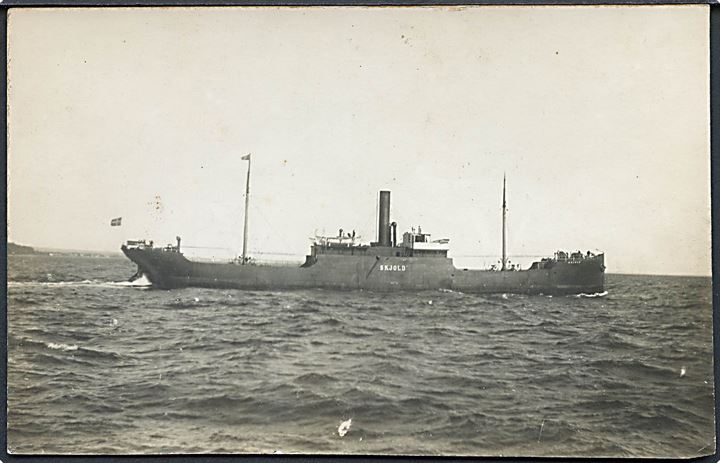“Skjold”, S/S, Dampskibsselskabet “Skjold” - senere solgt til DFDS. Fotokort u/no. Kvalitet 7