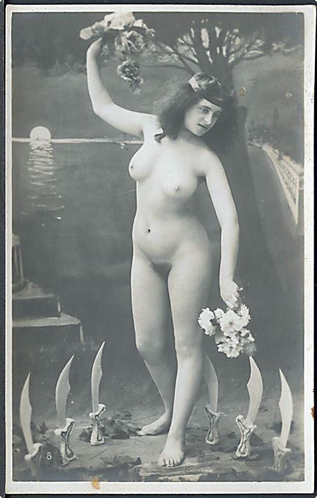 Erotik/Nudes. Kvinde med blomster. No. 8.  Kvalitet 7