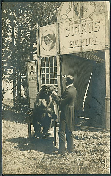 Cirkus. “Cirkus Barum” med telt og bjørn. Fotokort u/no anvendt i Sverige 1922. Kvalitet 7
