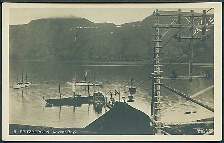 Svalbard. Advent Bay med dampskibe og kulkran. Mittet & Co. no. 13. Reklamekort for Bergenske DS. Kvalitet 8
