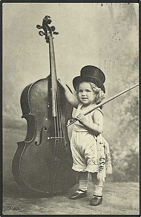 Pige med cello. No. 108/3.