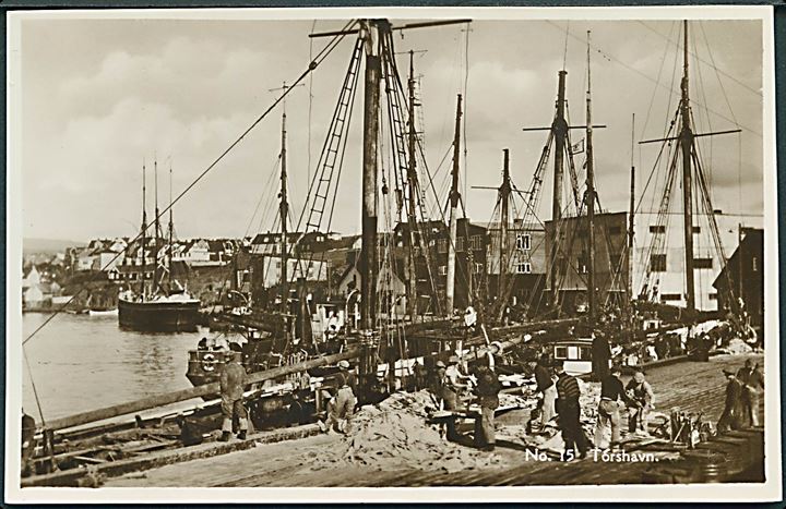 Thorshavn, havneparti med fiskefartøjer. H. N. Jacobsen no. 15. Kvalitet 9