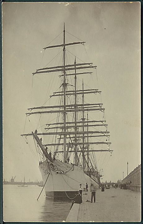 “Viking”, 4-mastet bark, skoleskib ved Langelinie. Fotokort u/no. Kvalitet 7