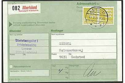 10 kr. Rigsvåben i parstykke på adressekort fra Albertslund d. 27.2.1986 til Gedsted. Selvregistreret pakke fra Statsfængslet Vridsløselille med fortrykt registrerings-etiket.