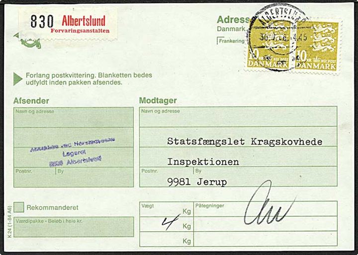 10 kr. Rigsvåben i parstykke på adressekort fra Albertslund d. 27.2.1986 til statsfængslet i Kragskovhede. Selvregistreret pakke fra Forvaringsanstalten i Herstedvester med fortrykt registrerings-etiket.