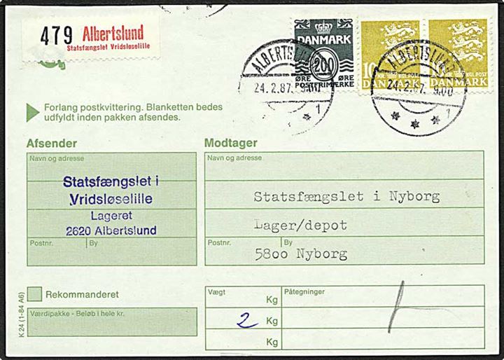 10 kr. Rigsvåben i parstykke og 200 øre Bølgelinie på adressekort fra Albertslund d. 27.1.1987 til Statsfængslet i Nyborg. Selvregistreret pakke fra Statsfængslet Vridsløselille med fortrykt registrerings-etiket.