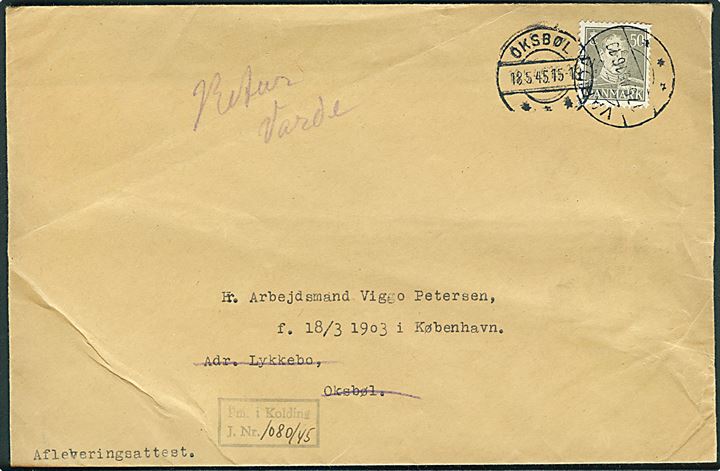 50 øre Chr. X single på brev med afleveringsattest fra Varde d. 12.5.1945 til Oksbøl. Retur med påskrift: Adresaten Rejst ny Adr. ubekendt. Ldp. Jensen.