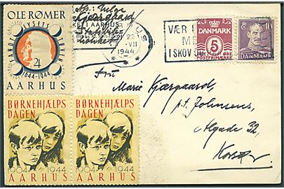 5 øre Bølgelinie og 10 øre Chr. X, samt Ole Rømer og Børnehjælpsdagen Aarhus mærkater fra Aarhus d. 4.7.1944 til Korsør.