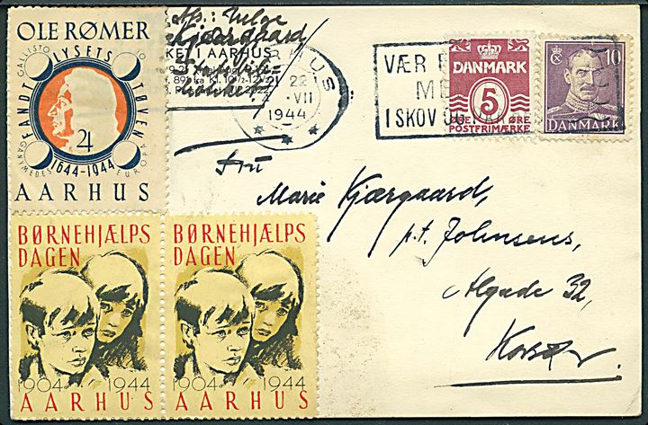 5 øre Bølgelinie og 10 øre Chr. X, samt Ole Rømer og Børnehjælpsdagen Aarhus mærkater fra Aarhus d. 4.7.1944 til Korsør.