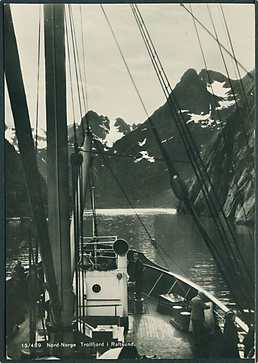 Trollfjord i Raftsund set fra dampskib. Normann no. 15/489.