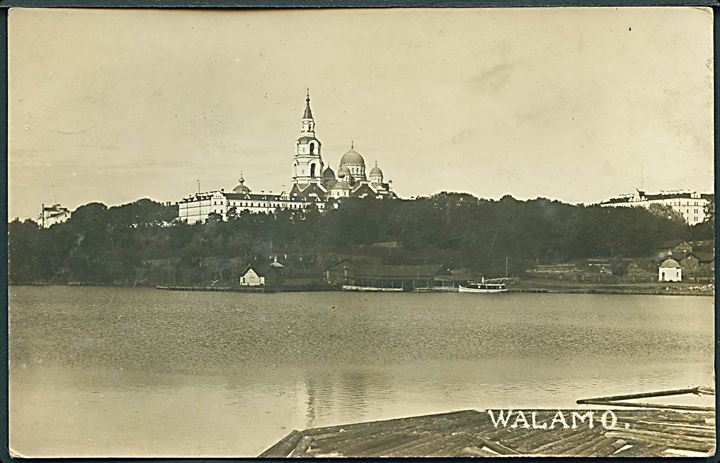 Valamo kloster på øen Valamo i Ladogasøen i Karelen. Frankeret med 20 pen. og 1 mk. Løve udg. fra Sortavala d. 11.67.1928 til Budapest, Ungarn.