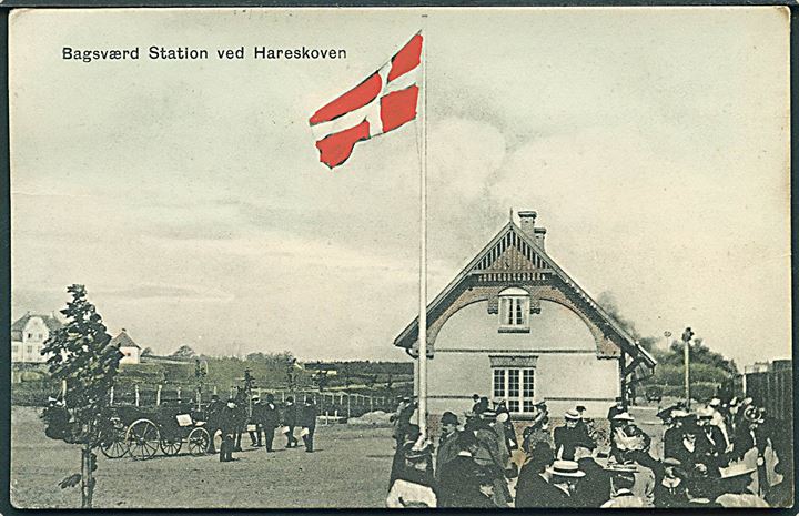 Bagsværd Station ved Hareskoven. Tog ses til højre. Peter Alstrups no. 7471.