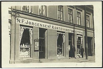 N.F. Jørgensens kortevareforretning. Fotokort u/no.