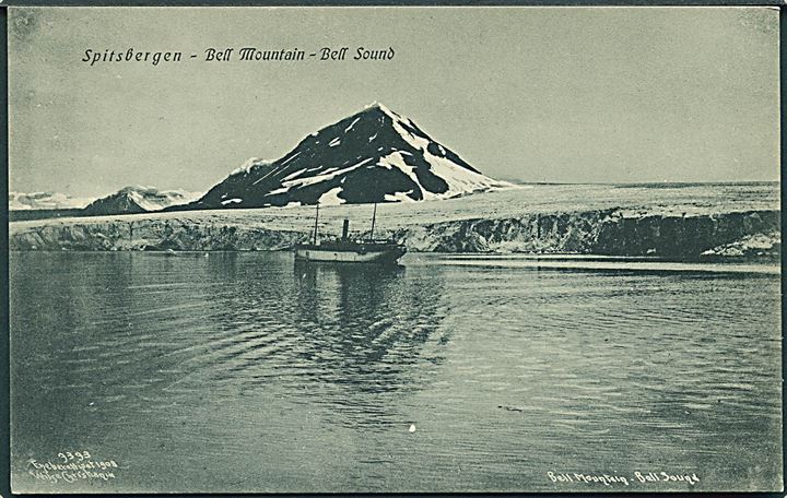 Svalbard. Bell Mountain og Bell Sound med turistskib. G. H. no. 763.