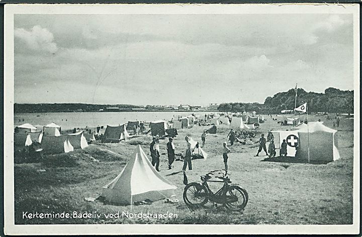 Badeliv ved Nordstranden med Samarit telt, Kerteminde. Stenders no. 74321. (Limrester på adressesiden). 
