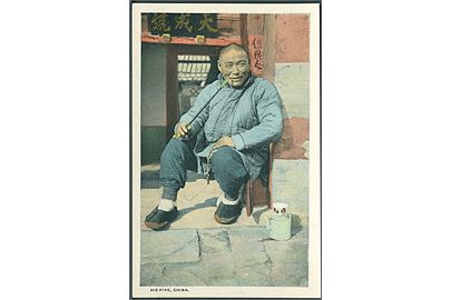 His Pipe, China. Kinesisk mand med hans pibe. Camera Craft Co. no. R-80385. 