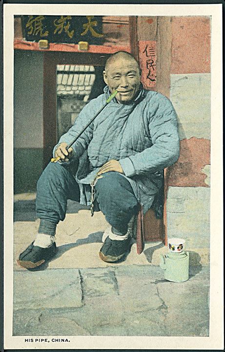 His Pipe, China. Kinesisk mand med hans pibe. Camera Craft Co. no. R-80385. 