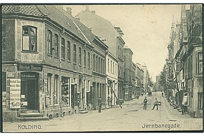 Kolding, Jernbanegade med R. Thomsens materialhandel. Stenders no. 1345. Kvalitet 8