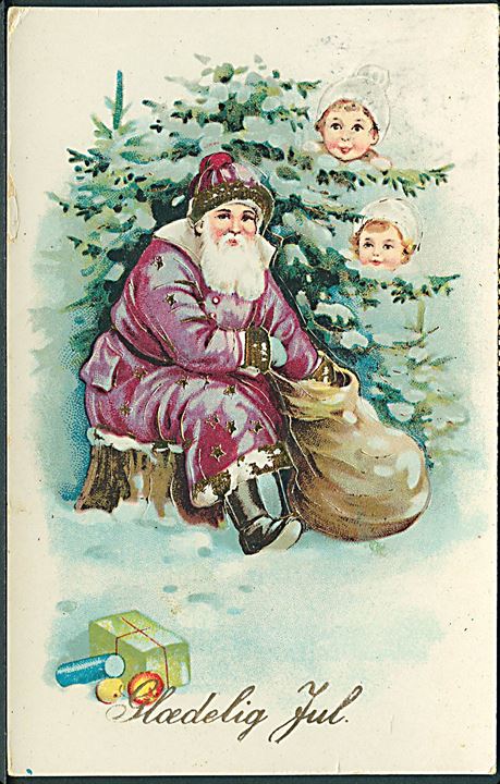 Glædelig Jul. Julemanden iført bordeaux farvet kåbe. Børn gemmer sig bag træet. Prægetryk. Guldtryk. No. 3444. 
