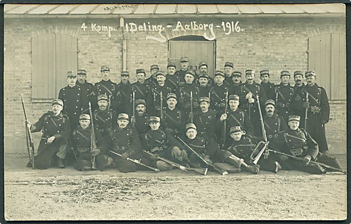 Aalborg, 4. Komp., 1. Deling tager opstilling i 1916. Fotokort u/no.