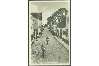 Gadeparti i Ærøkøbing. Rudolf Olsens Kunstforlag no. 3882. 