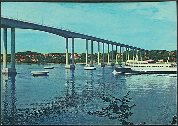 M/F Øresund ved Svendborgsundbroen, Svendborg. O. P. O. no. 7108 - 5. 