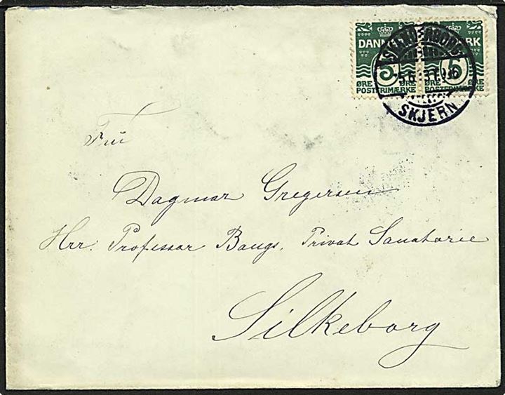 5 øre Bølgelinie i parstykke på brev annulleret med bureaustempel Skanderborg - Skjern T.996 d. 5.6.1913 til Silkeborg.