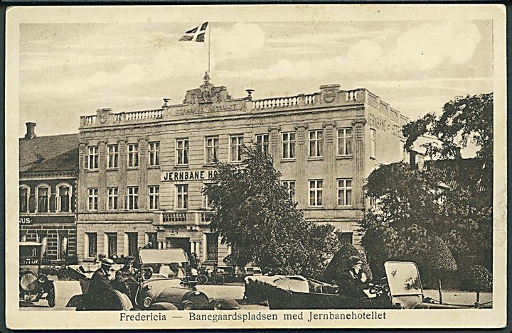 Banegaardspladsen med Jernbanehotellet, Fredericia. J. A. F. no. 947. 