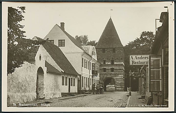 Mølleporten i Stege. A. Andersens Restauration. C. M. Nielssen no. 18. Fotokort. 