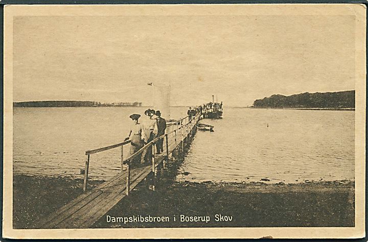 Boserup Skov med Dampskibsbroen. Stenders no. 1088. 
