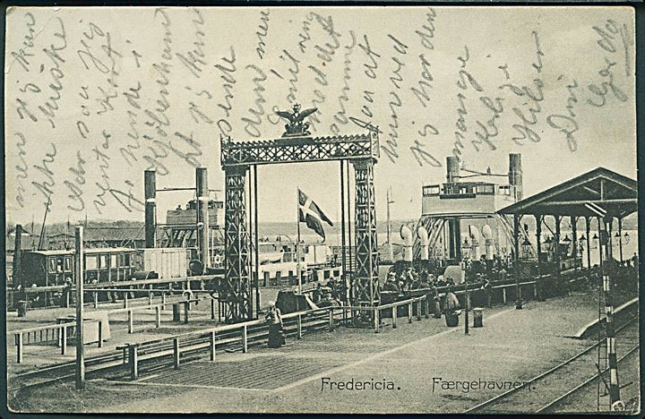 Fredericia, Færgehavnen med færger og tog. E. S. Jessen no. 312. 