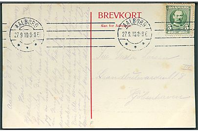 5 øre Fr. VIII med omgravering til højre for kongens hoved på brevkort (Kongens statue) fra Aalborg d. 27.9.1910 til Kjøbenhavn.