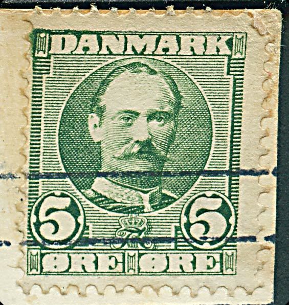 5 øre Fr. VIII med omgravering til højre for kongens hoved på brevkort (Kongens statue) fra Aalborg d. 27.9.1910 til Kjøbenhavn.