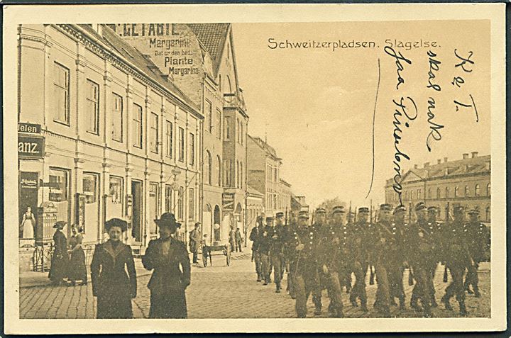 Slagelse, soldater marchere i  Schweitzerpladsen. Stenders no. 33916. 