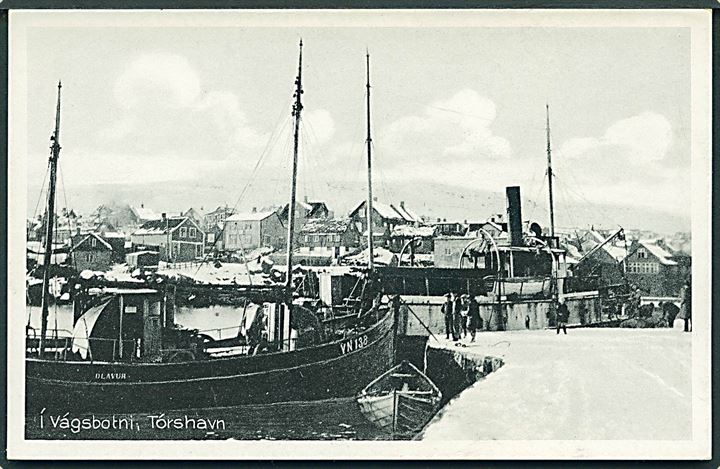 Thorshavn, havneparti fra Vagsbotni med fiskefartøj VN138 Olavur. Stenders no. 65565.