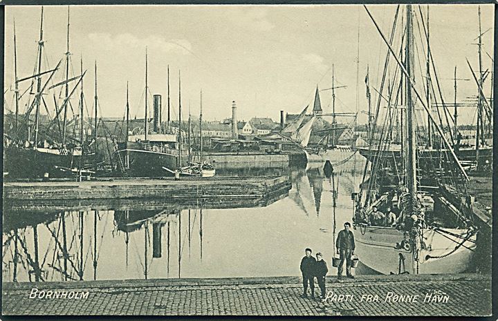 Rønne, havneparti med damp og sejlskibe. F. Sørensen no. 19.
